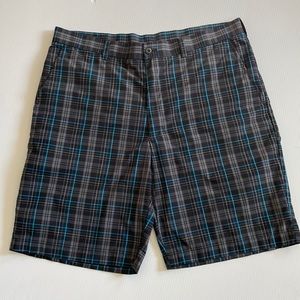 Ben Hogan Performance black, blue, gray & white plaid golf shorts.  Men’s 36